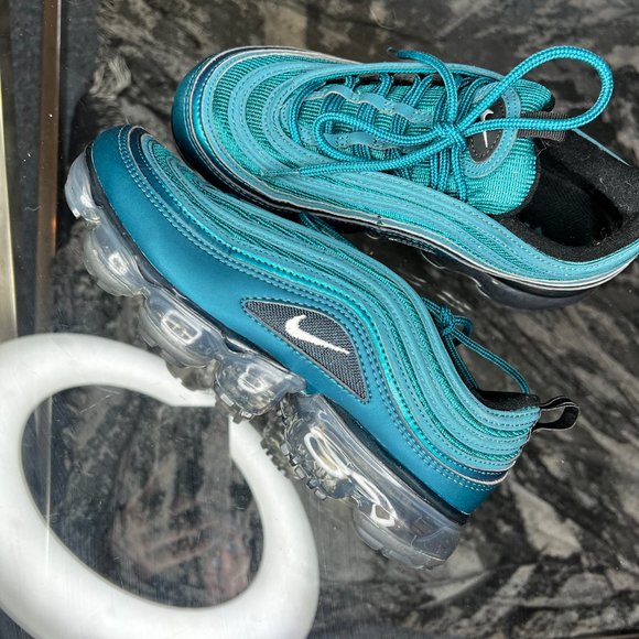 NIKE VAPORMAX Size 6.5 - Picture 3 of 6